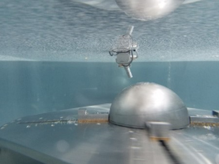 水(shuǐ)中的(de)倒影(yǐng)AI 生(shēng)成的(de)內(nèi)容可(kě)能(néng)不(bù)正确。